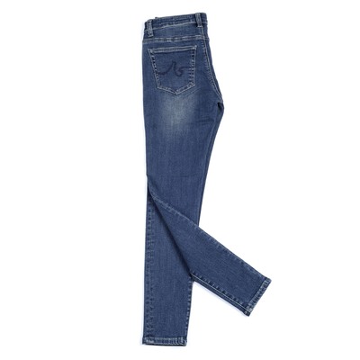 白底牛仔裤子摄影 彰显产品本质之美