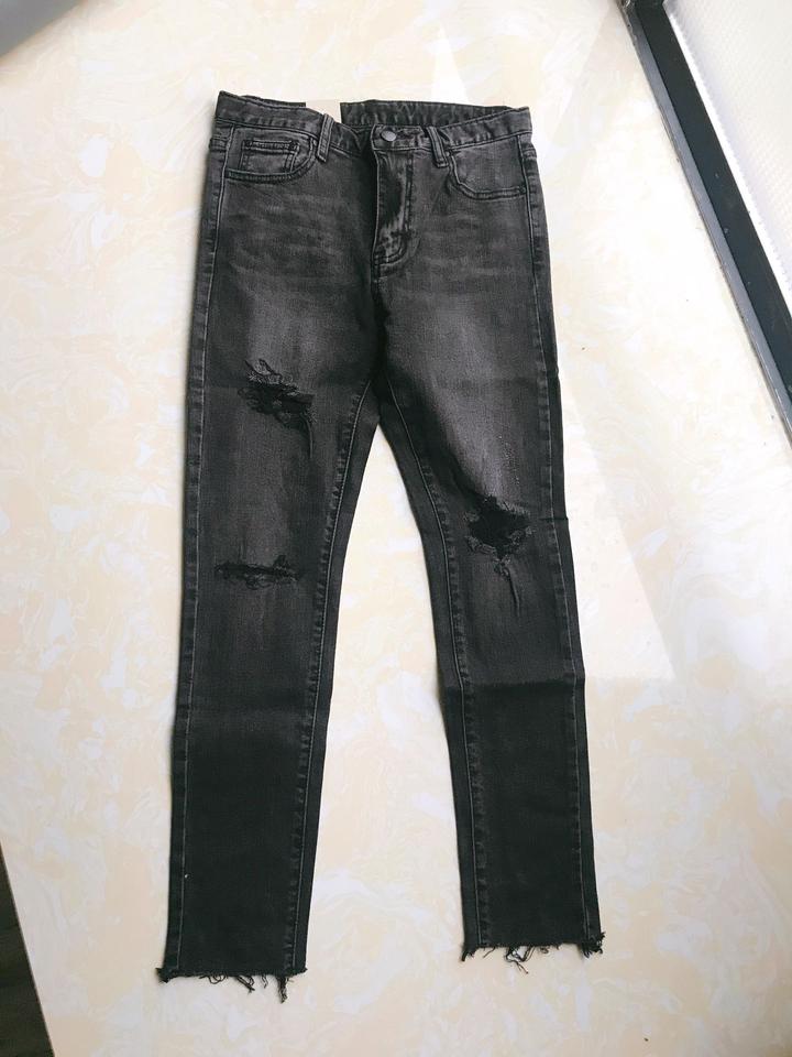 破洞牛仔裤时尚解析 选购与搭配指南